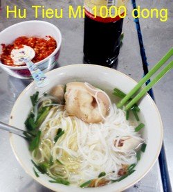 Thức ăn tại quán cơm 2000 đồng