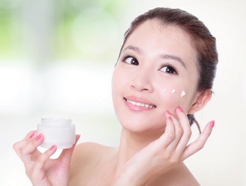 Lựa chọn mỹ phẩm đúng để chăm sóc da mụn