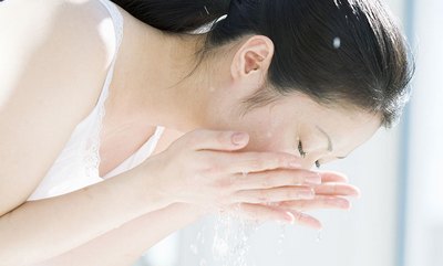 rửa mặt đúng cách để ngừa mụn trứng cá rửa mặt đúng cách để ngừa mụn trứng cá