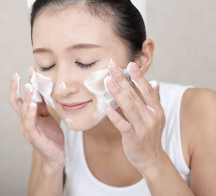 Các Bước Rửa Mặt Đúng Cách Hàng Ngày